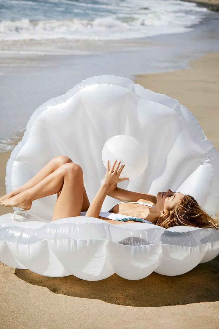 Ракушка у женщин фото как выглядит Mermaid Shell Pool Float Mermaid pool float, Mermaid pool, Mermaid bachelorette