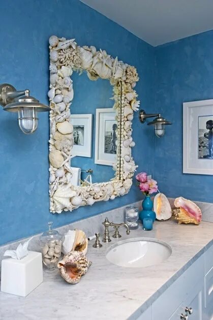 Ракушки в интерьере ванной lights and mirror Coastal bathroom design, Beach inspired decor, Beach theme bat