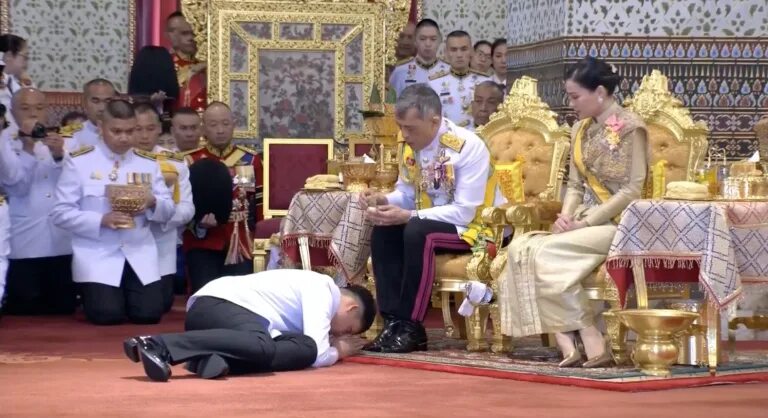 Рама 10 король тайланда фото King Rama X of Thailand bestows new titles on family members - Royal Central Old