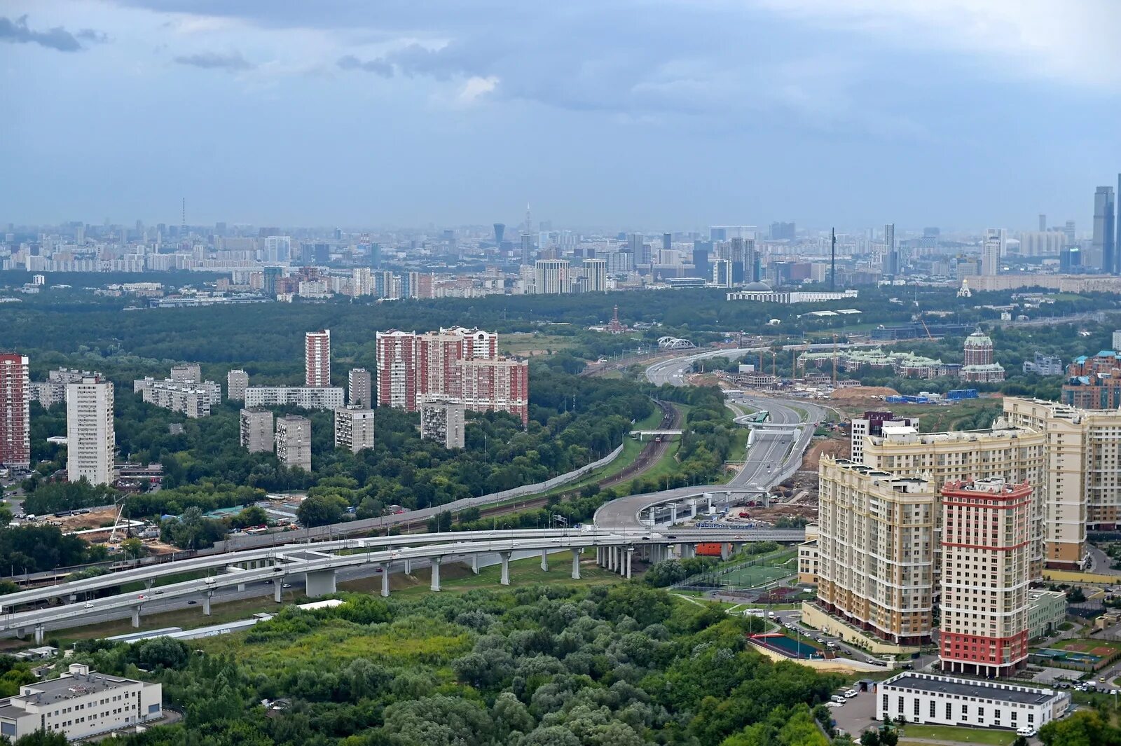 Раменки москва мичуринский проспект фото Небоскребы на Мичуринском проспекте у станции метро "Раменки" введут осенью - Ко