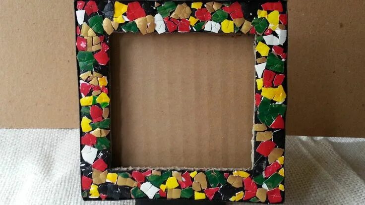 Рамка для фото в домашних условиях How To Make an Egg Mosaic Photo Frame - DIY Home Tutorial - Guidecentral Kerajin