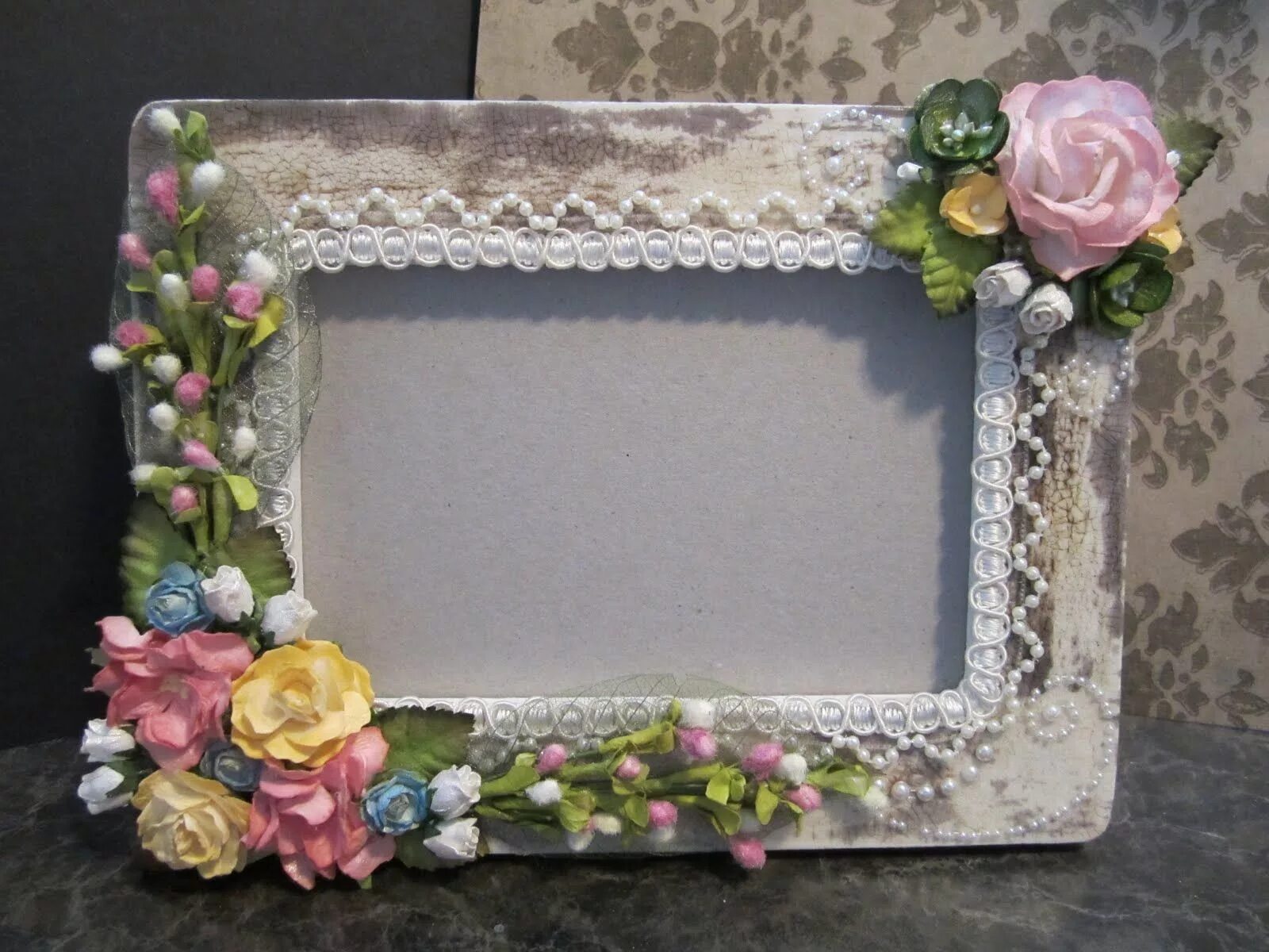 Рамка для фото в домашних условиях MB's Treasurista: Altered Picture Frame Picture frame decor, Frame crafts, Jewel