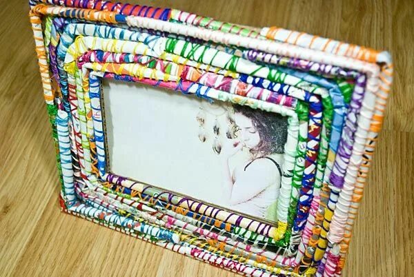 Рамка для фото в домашних условиях DIY: Handmade Magazine Picture Frame Magazine crafts, Diy arts and crafts, Craft