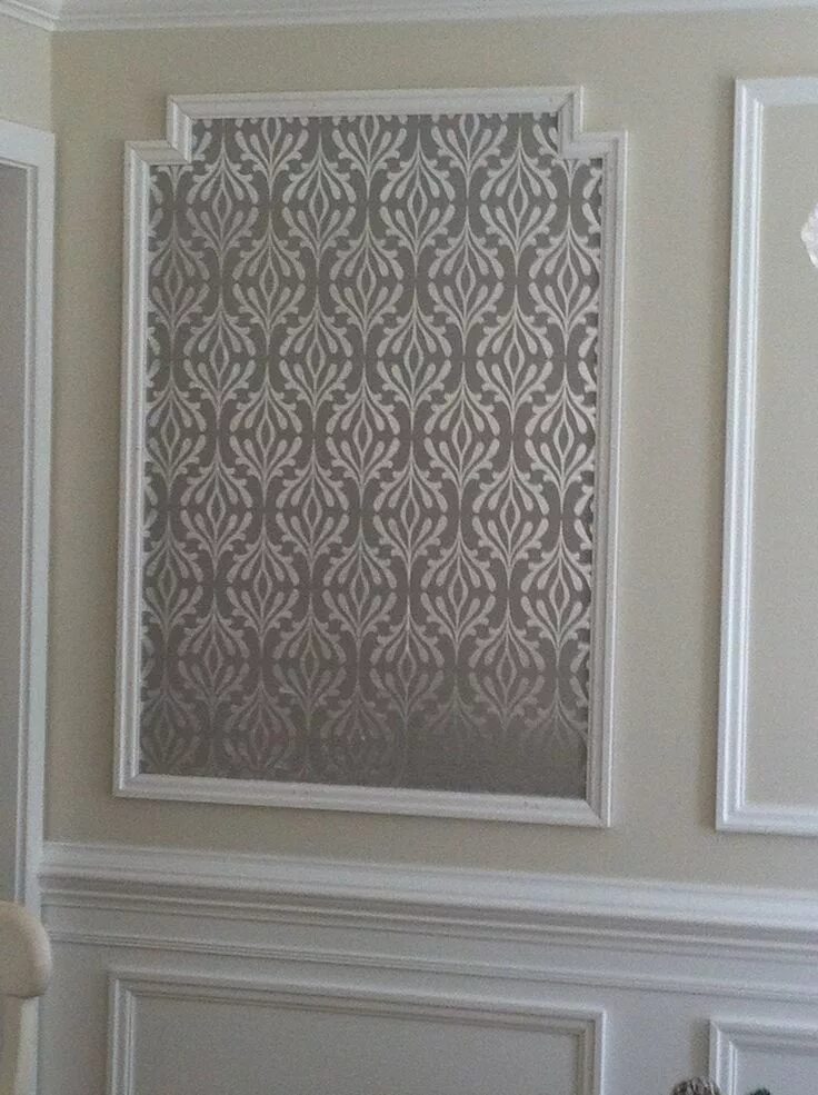 Рамки из молдингов на стенах в интерьере Molding. Use of wallpaper framed bymolding. Bedroom wallpaper elegant, Framed wa