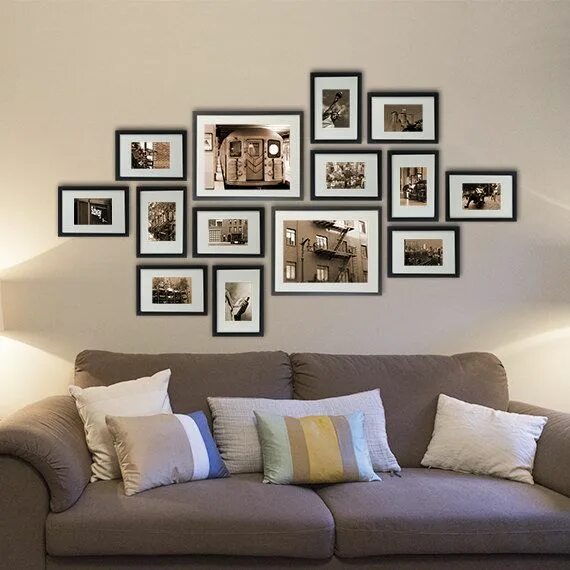 Рамки на стене в интерьере Unique gallery wall with photography canvas art par PHOTOFORWALL Cadre deco salo