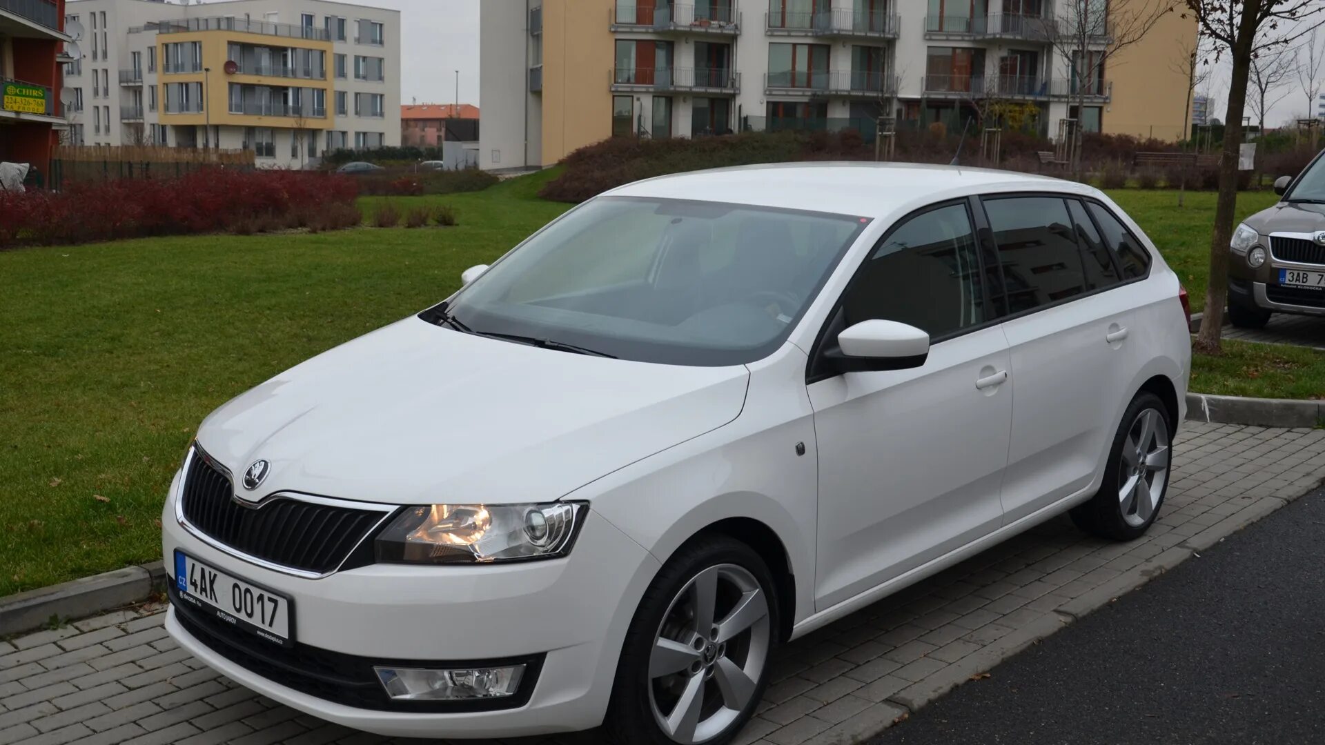 Рапид фото автомобиля Skoda Rapid Spaceback 1.2 бензиновый 2014 Elegance на DRIVE2