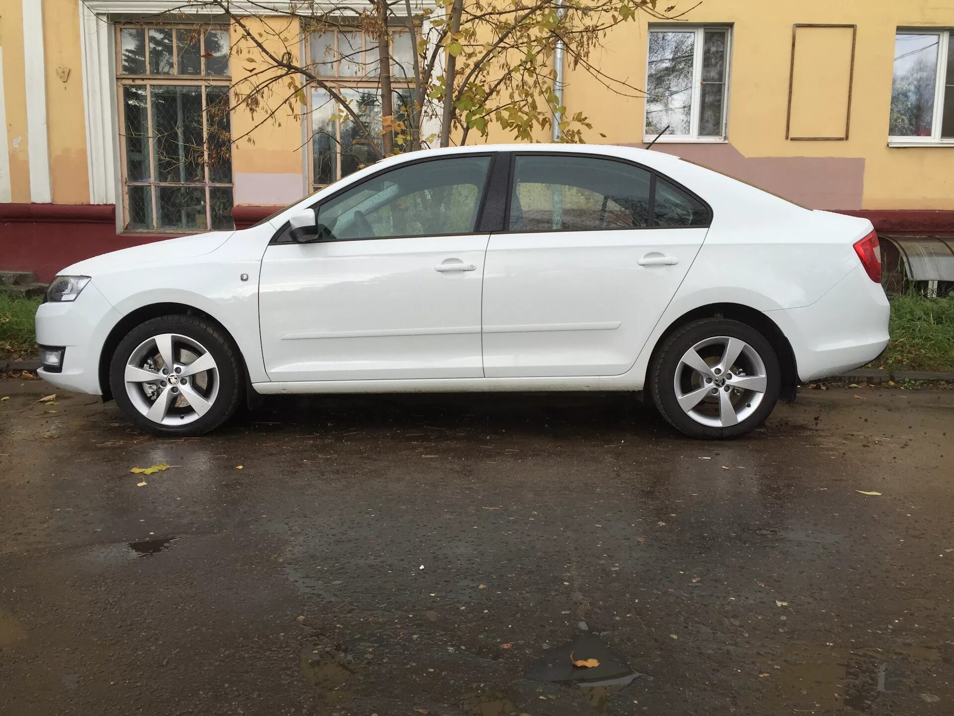 Рапид на 16 дисках фото Перешел на зиму - Skoda Rapid (1G), 1,6 л, 2016 года шины DRIVE2