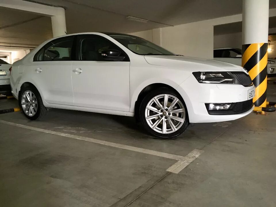 Рапид на 17 дисках фото Несколько фото после мойки) - Skoda Rapid (1G), 1,6 л, 2018 года мойка DRIVE2