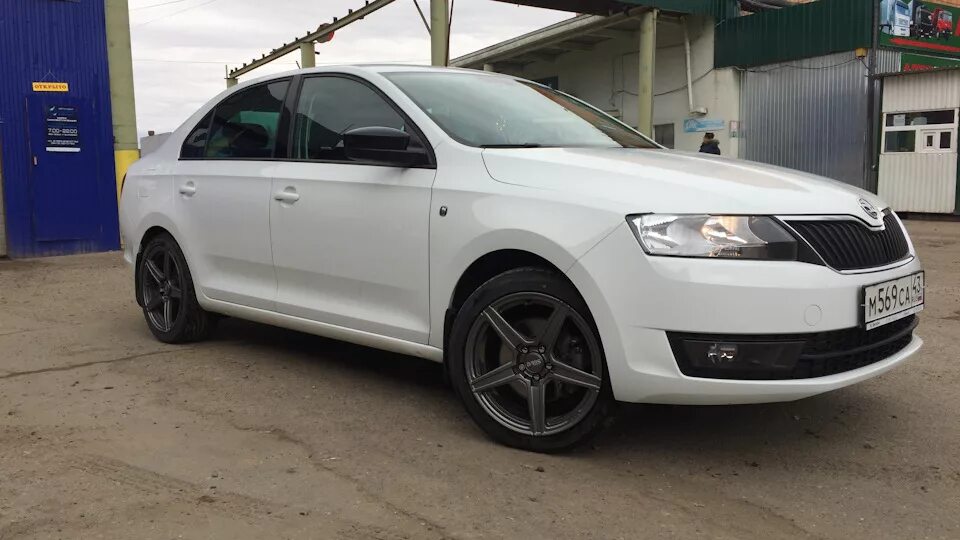 Рапид на 17 дисках фото Skoda Rapid (1G) 1.6 бензиновый 2016 AMG Style на DRIVE2