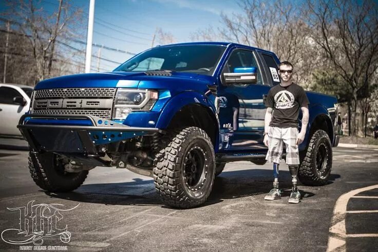 Раптор автомобиль фото Raptor!! Ford raptor, Big trucks, Lifted ford