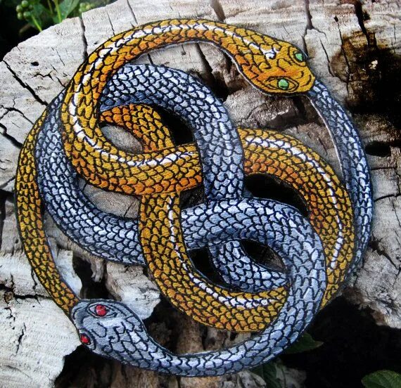 Раскрас змеи фото Huge Neverending Story Auryn Snake Knot Iron on Patch - Etsy UK Snake knot, Snak