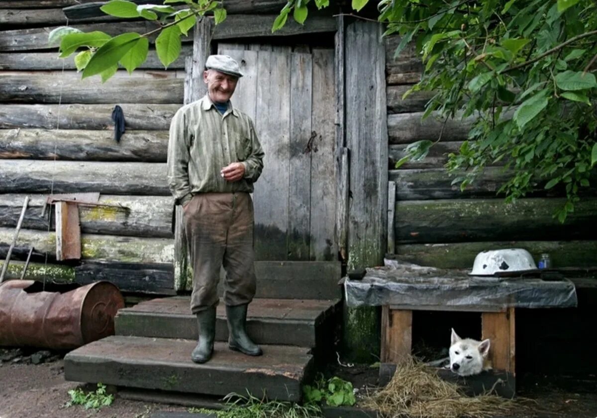 Раскрашенные фото в деревне Изба мужиков