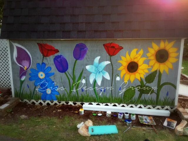 Раскрасить дачу своими руками Flowers Painted on Garden Shed Garden fence art, Flower mural, Flower painting