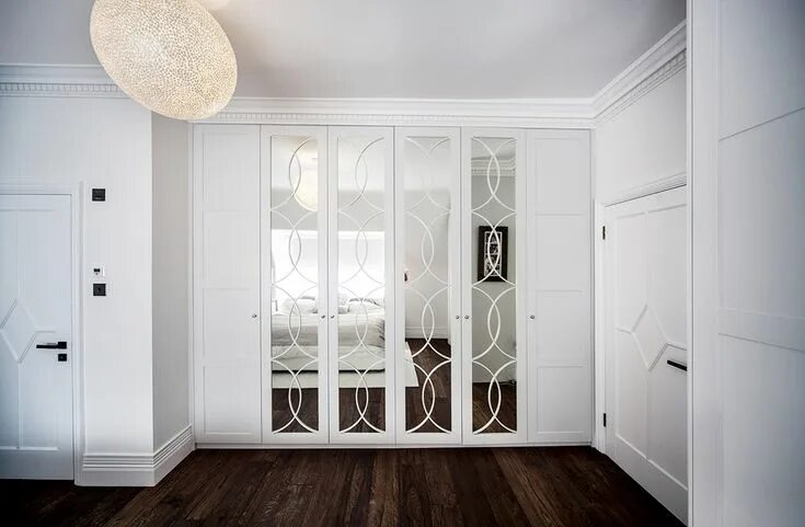 Распашные шкафы с зеркалом фото Circle sprayed fretwork doors fitted wardrobes London, lattice joinery Fitted wa