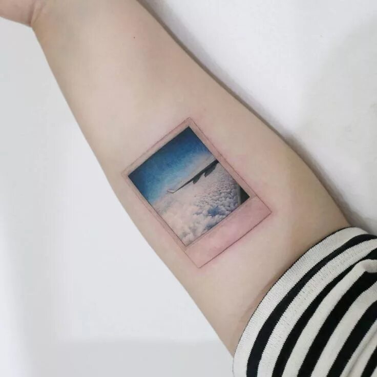 Распечатанные фото тату Polaroid film tattoo Framed tattoo, Tattoos, Pretty tattoos