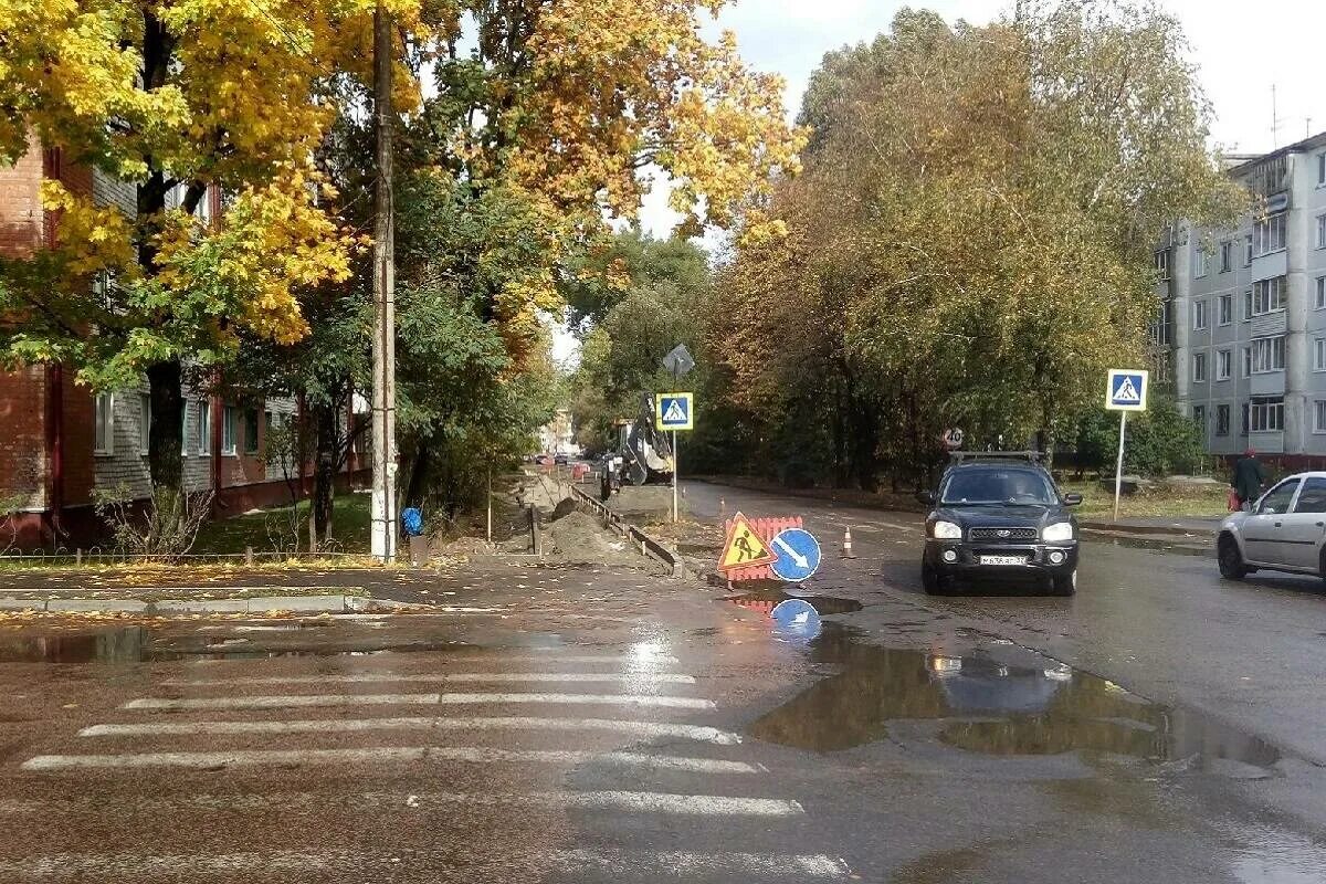 Распечатать фото бежицкий район брянск В Брянске наконец-то приступили к восстановлению тротуара на Молодой Гвардии