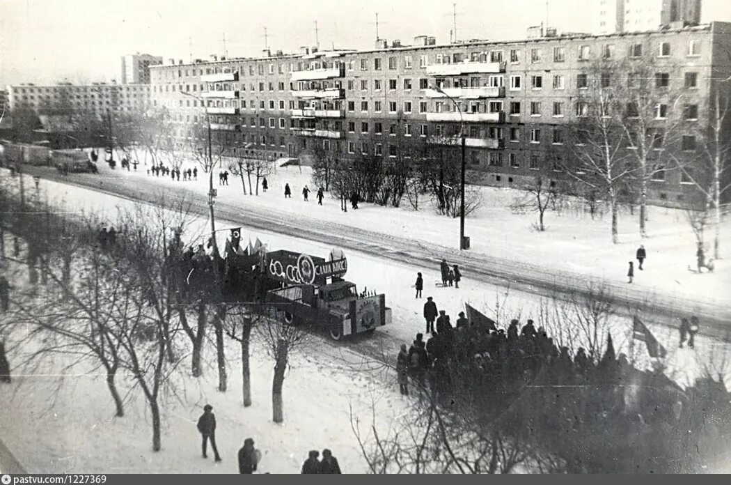 Распечатать фото пермь закамск Демонстрация на улице Маршала Рыбалко - Retro photos