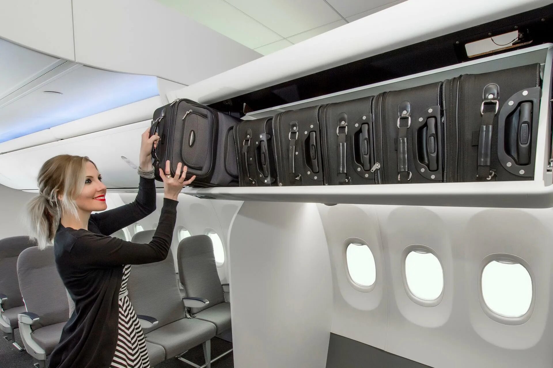 Распечатать фото салона Boeing increases carry-on capacity with new Space Bins