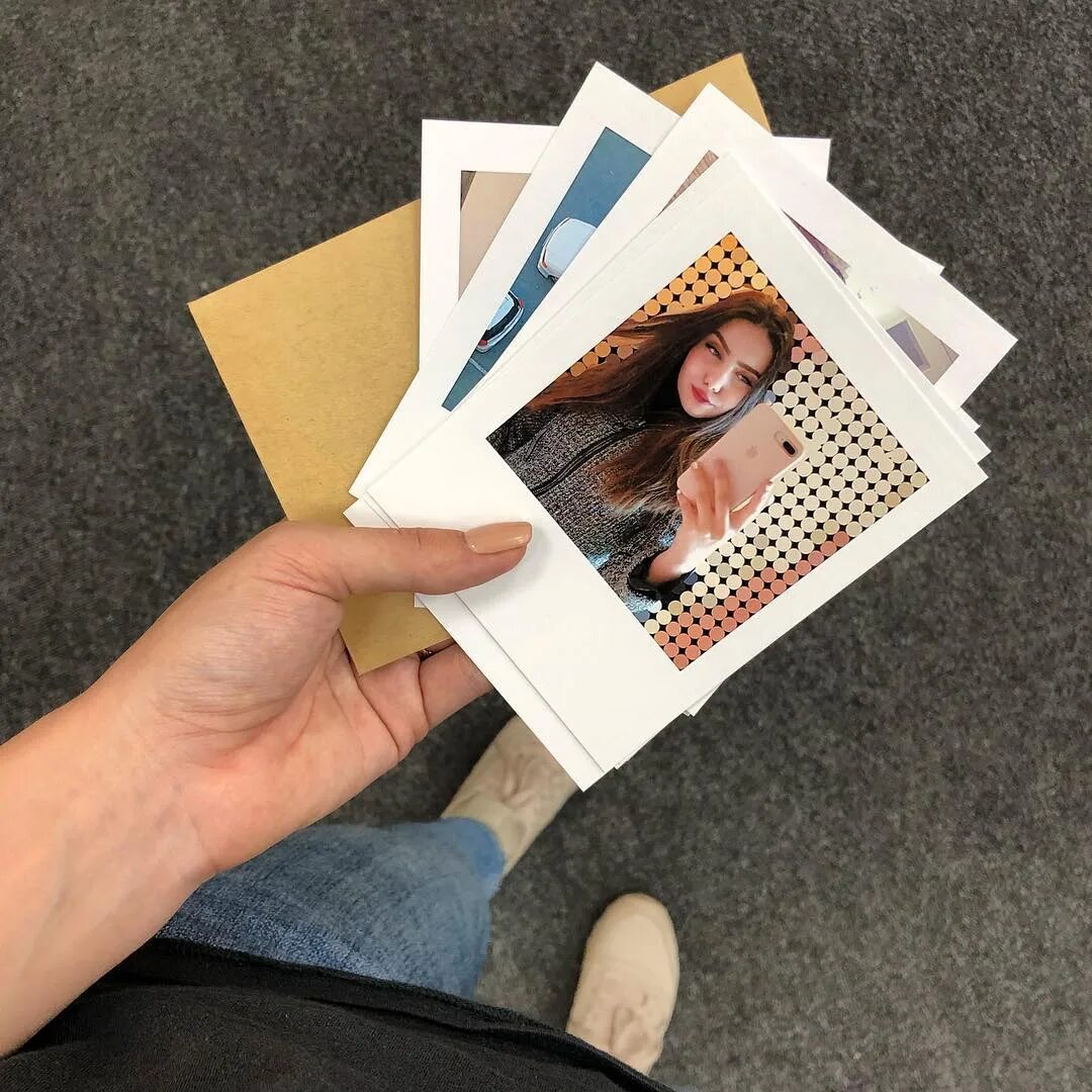 Распечатать фото в стиле We turn your regular photos from your phone into a Polaroid-style photocard form