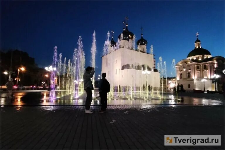 Распечатать фото в твери рядом со мной У нового фонтана на Соборной площади в Твери зажгли ночную подсветку Твериград Д