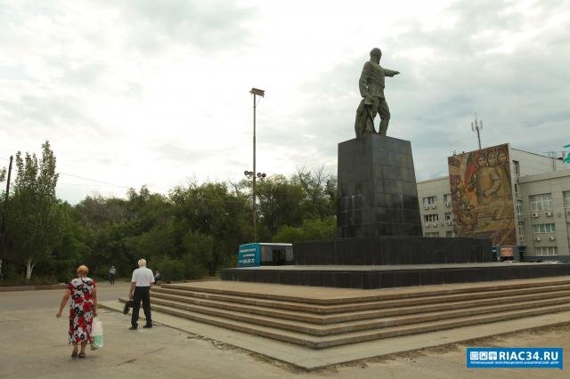 Распечатать фото волгоград дзержинский В Волгограде восстановят памятник Дзержинскому РИАЦ34 - новости Волгограда Дзен