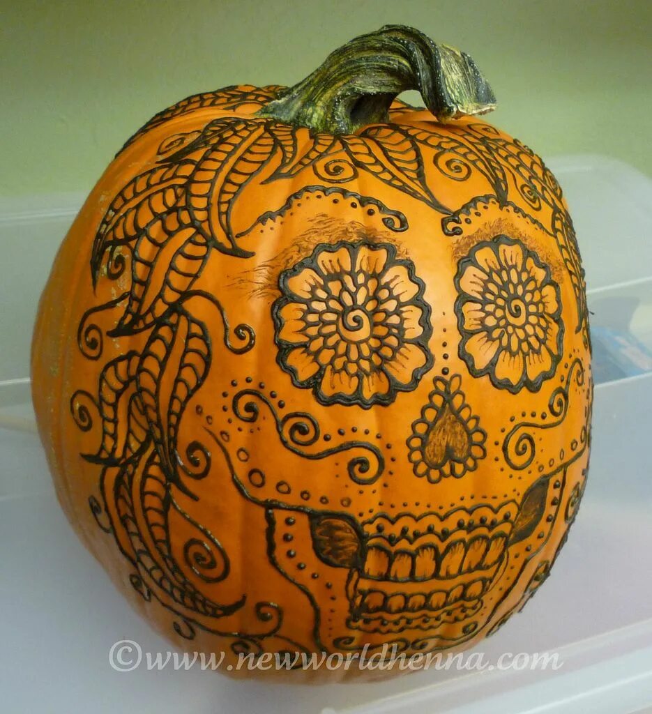 Расписные тыквы фото Flickr Painted pumpkins, Sugar skull pumpkin, Halloween pumpkins