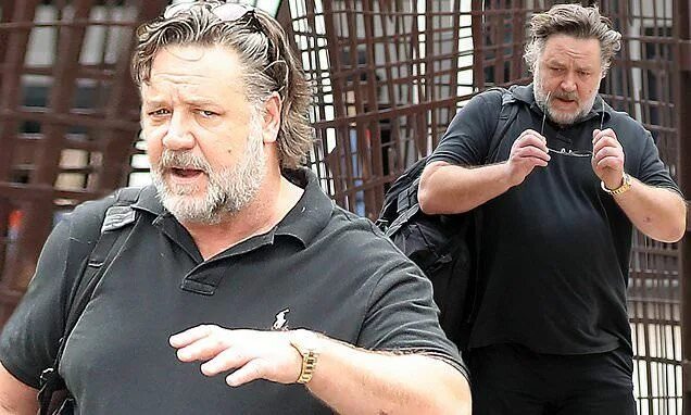 Рассел кроу как выглядит сейчас Russell Crowe looks tired as he jets into Sydney for Christmas Russell crowe, Au