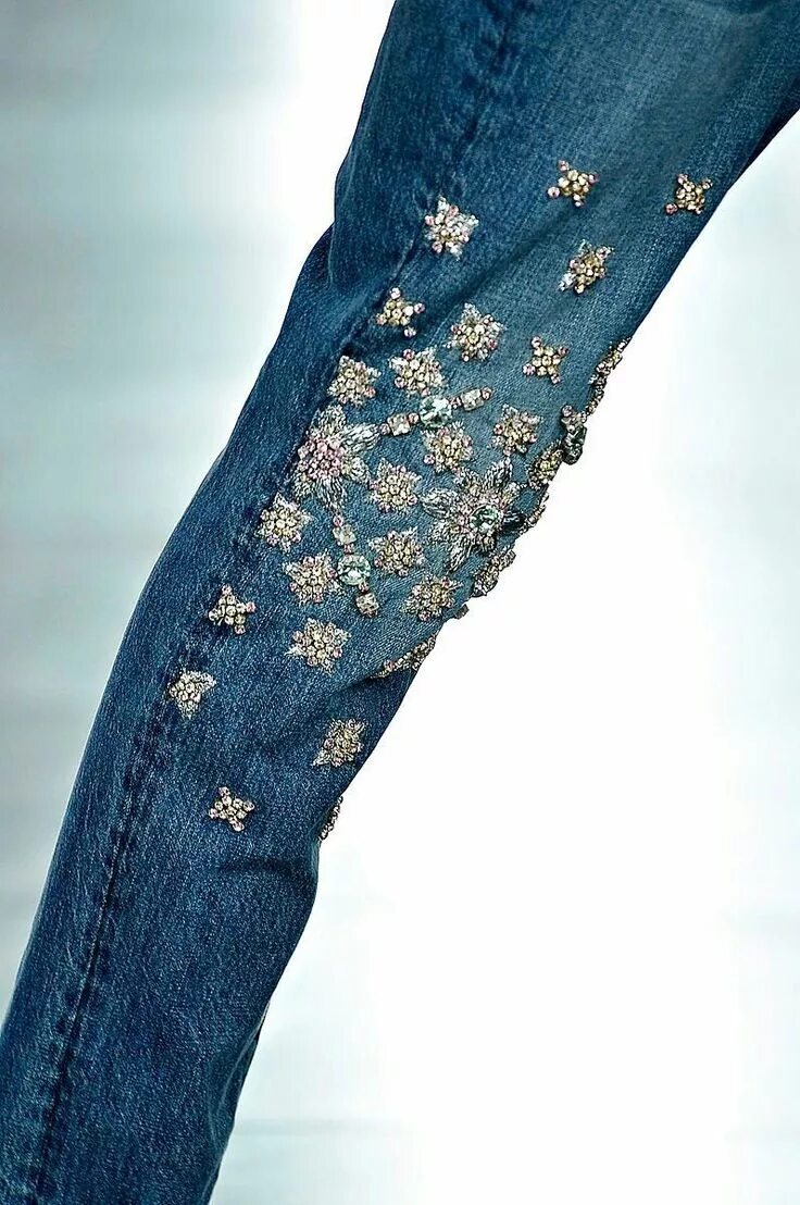 Расшитые джинсы фото Pin by Withoutacareintheworld2 on Fashion details. process.creation. Denim fashi