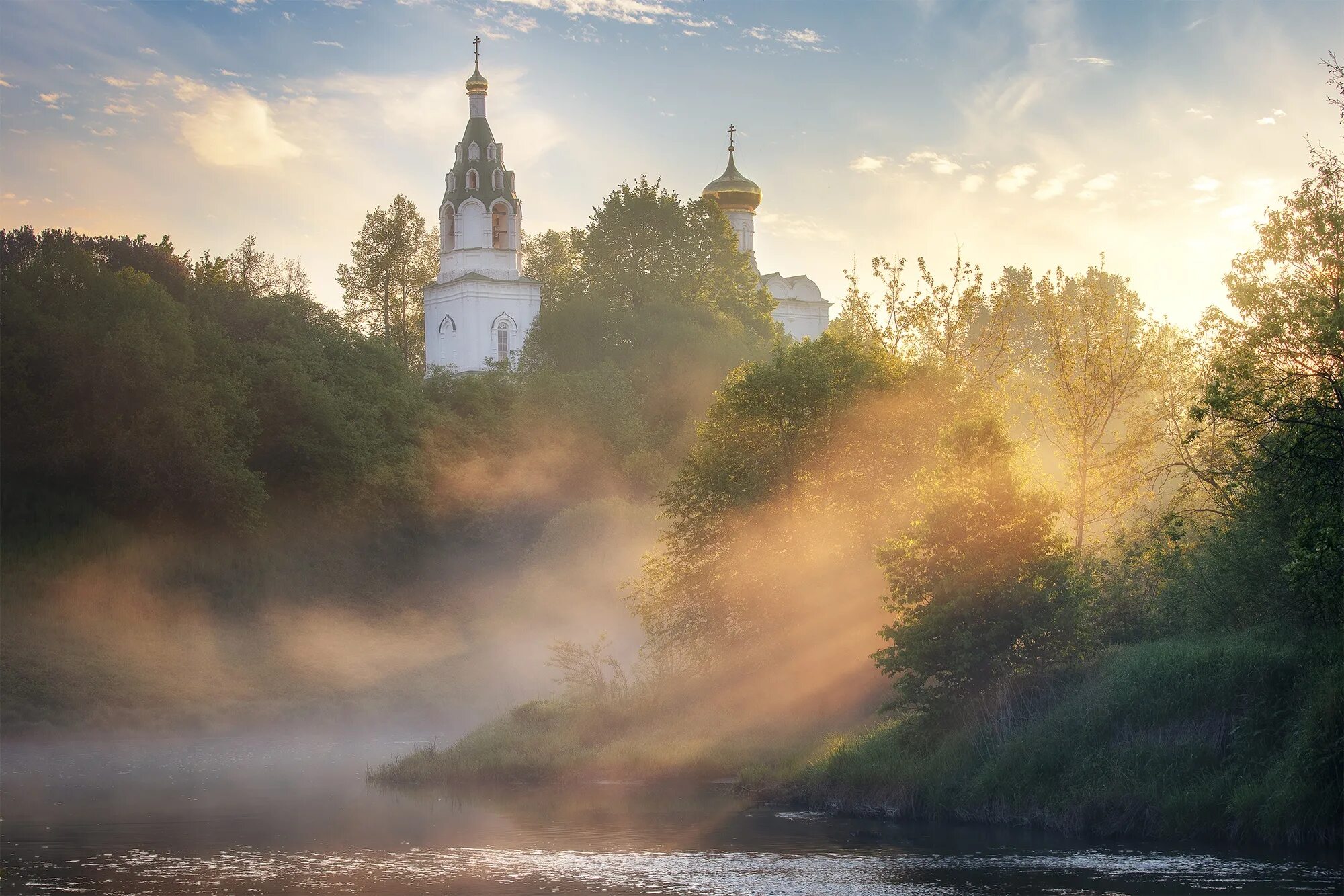 Рассвет храм фото Снова, как и в годы гонений на РПЦ в 20-40-е годы прошлого века, перед священнон