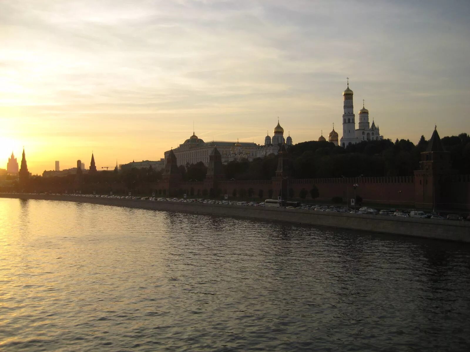 Рассвет на москве реке фото File:Kremlin Wall and Moscow River (1479223097).jpg - Wikimedia Commons