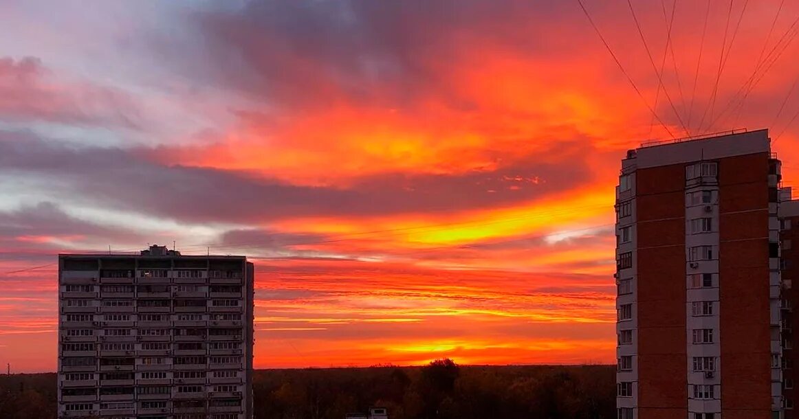 Рассвет сегодня в москве фото Смотрите, какой розовый рассвет сегодня был над Москвой - Москвич Mag