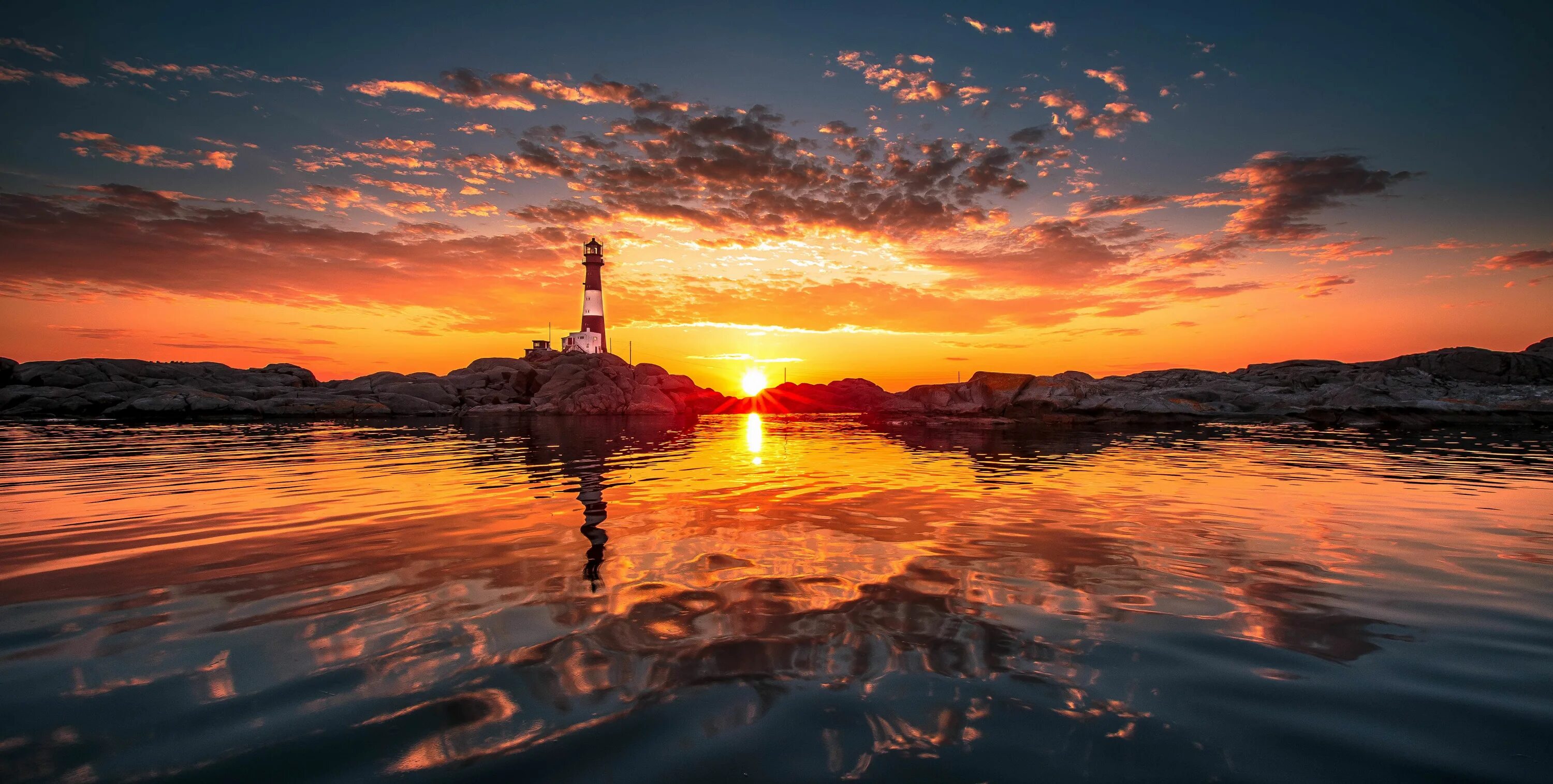 Рассвет вода фото #Stones #Beach #Lighthouse #Sunset #5K #5K #wallpaper #hdwallpaper #desktop Suns