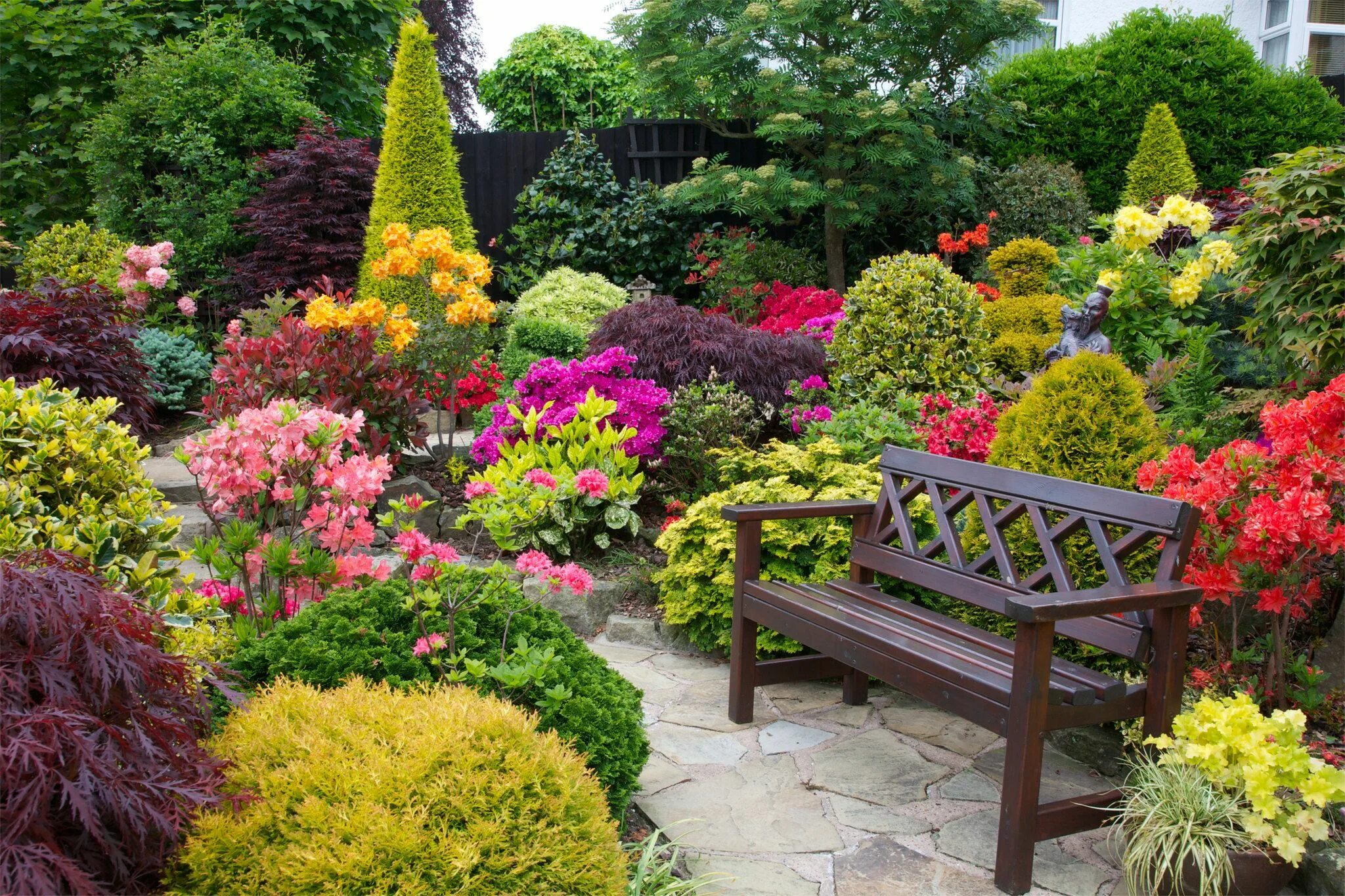 Растения для ландшафтного дизайна Garden seat amongst the azalea flowers ( June 5th) Splendidi giardini, Design ai