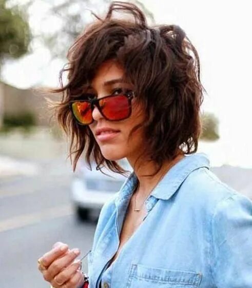 Растрепанная короткая прическа short hairstyles brunettes #Shorthairstyles Messy bob haircut, Messy short hair,