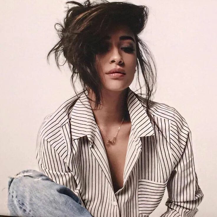 Растрепанная прическа Pin by Electra Heart on Shay Mitchell Shay mitchell, Messy hairstyles, Shay mitc