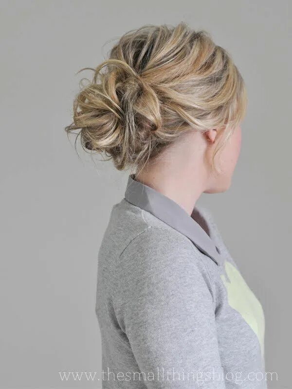 Растрепав свои прически The Messiest of Buns Tutorial Hair bun tutorial, Messy bun hairstyles, Bun hairs