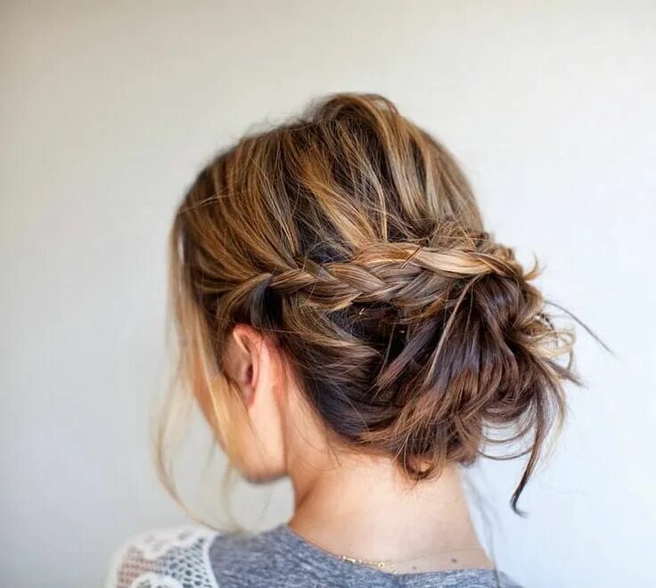 Растрепав свои прически 30 Super Quick Hairstyles for Busy Mornings Messy bun for short hair, Bun hairst