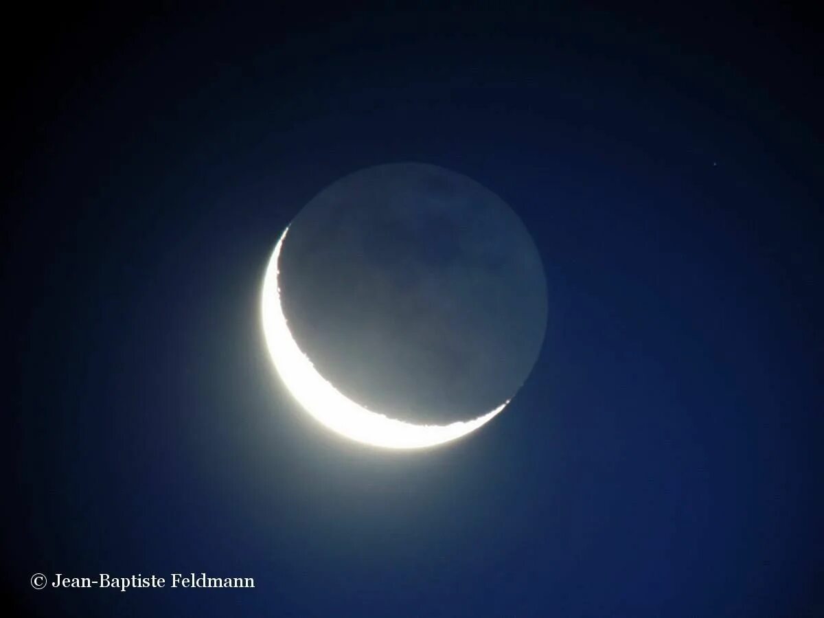 Растущая луна фото The waning moon on the morning of September 2, 2013 as seen by Jean-Baptiste Fel