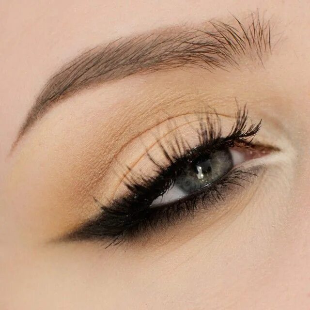 Растушеванная стрелка макияж фото Smokey Cat Eye IsaDora Global pics Smokey cat eye, Eye makeup, Makeup inspo