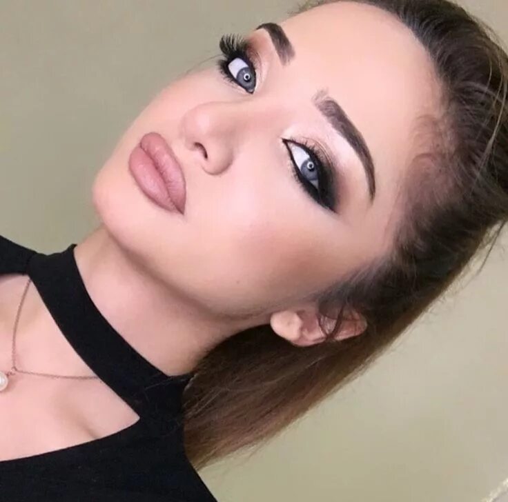 Растушеванная стрелка макияж фото Pinterest: @adarkurdish Top makeup products, Makeup looks, Makeup