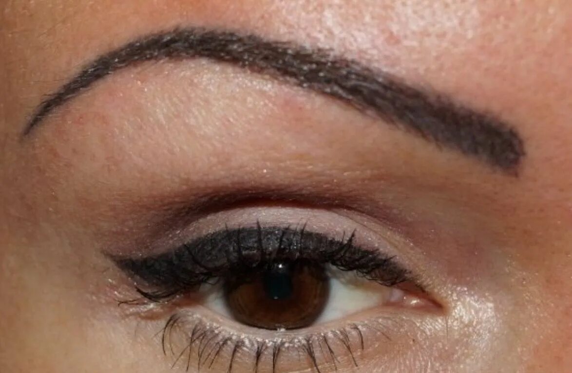 Растушеванный татуаж Permanent Eyeliner Permanent eyeliner, Eyeliner tattoo, Permanent makeup eyeline