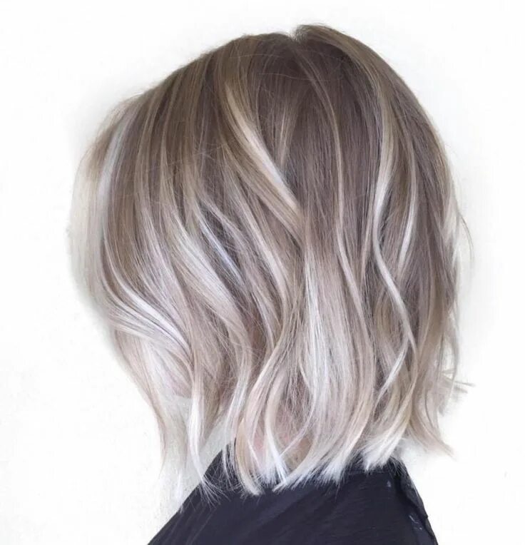 Растяжка цвета короткие волосы фото Ash Blonde Bob With Platinum Balayage Blonde balayage bob, Trendy hair color, Ba