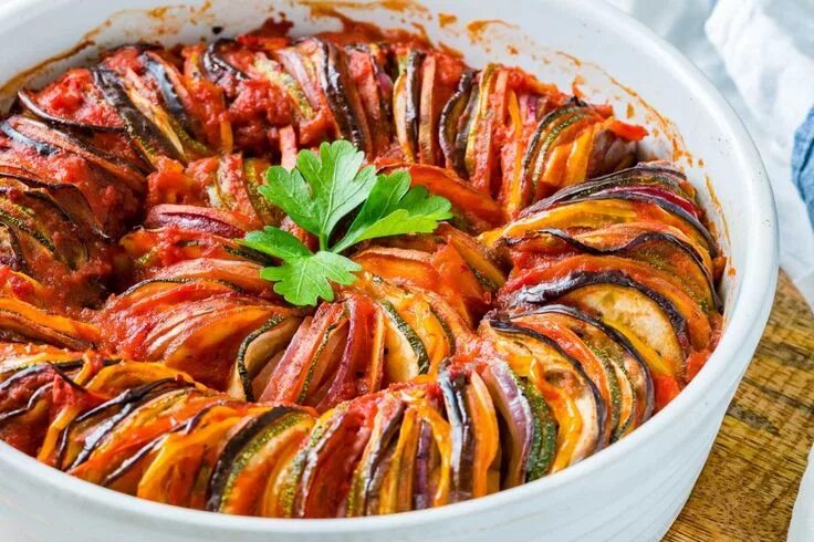 Рататуй блюдо французской кухни рецепт с фото Classic Summertime Ratatouille is a Simple + Impressive Clean... Recipe Clean fo