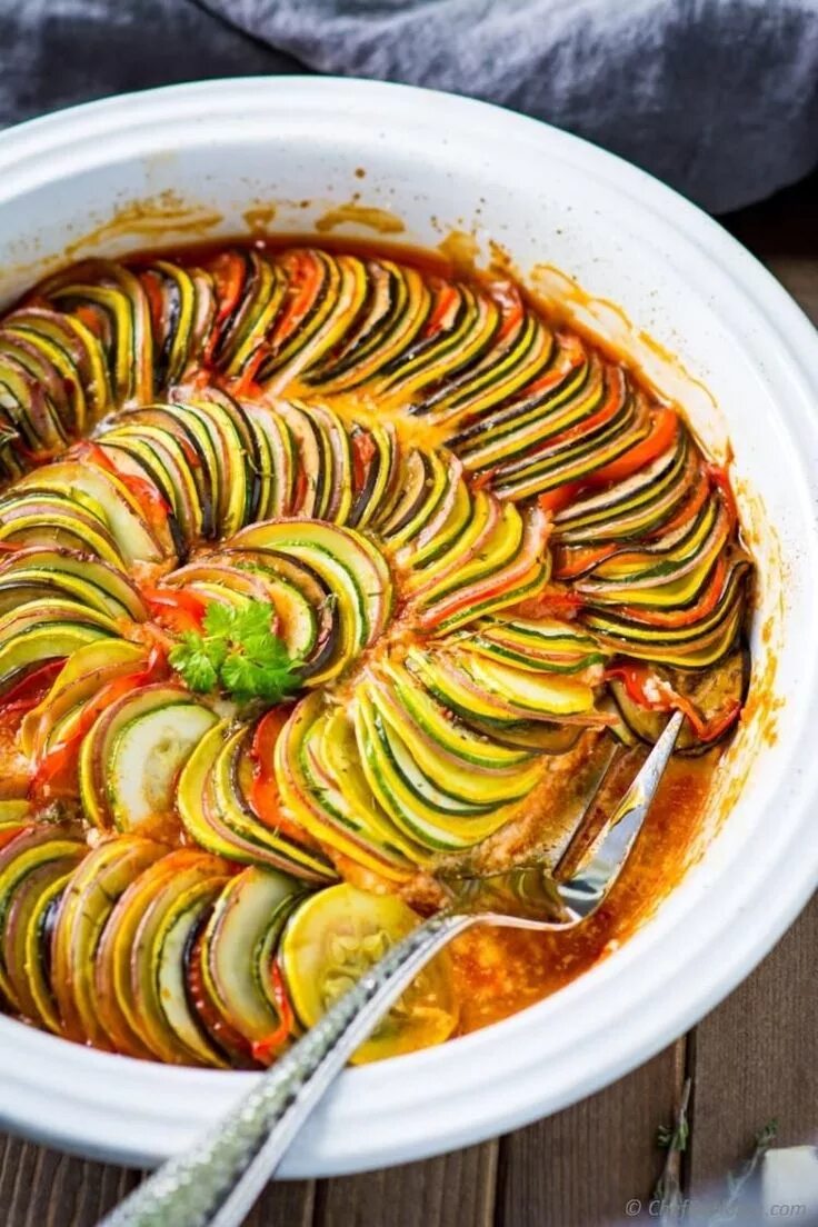 Рататуй фото блюда Ratatouille Layers of yellow squash, zucchini, eggplant, potato, and bell pepper