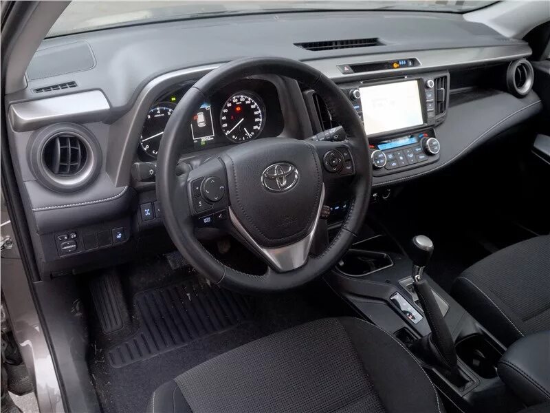 Рав 4 4 поколение салон фото жуткий отклик Rav4 на поворот руля до упора - Toyota RAV4 (IV), 2 л, 2018 года н