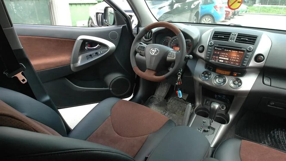 Рав 4 4 поколение салон фото Toyota RAV4 (III) бензиновый 2011 на DRIVE2