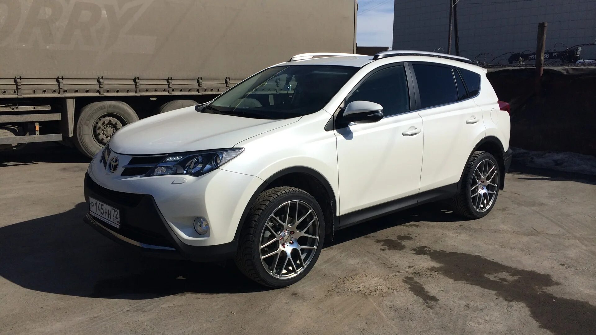 Рав 4 на 19 дисках фото Toyota RAV4 (IV) 2.5 бензиновый 2013 жиРАВ4ег! на DRIVE2