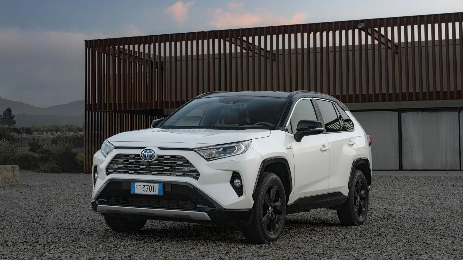 Рав 4 новый кузов фото 2019 Toyota RAV4 Hybrid: trailblazing SUV redesigned - Toyota UK Magazine