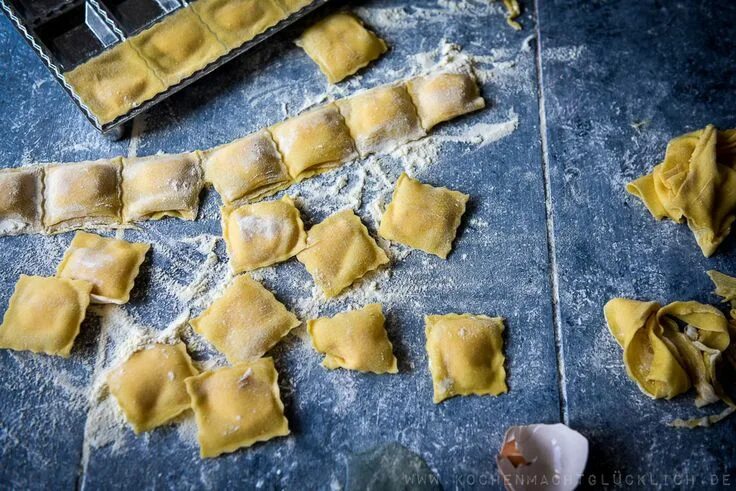 Равиоли домашние рецепт с фото Lachsravioli selbstgemacht mit Weisswein-Sahnesoße Schmorgurken mit hackfleisch,