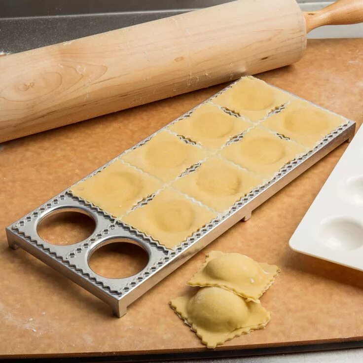 Равиоли домашние рецепт с фото Fox Run 57672 Jumbo Ravioli Maker with Dough Press - 10 Count Ravioli, Dough pre